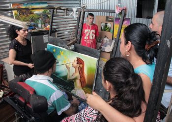 Artista en condición de discapacidad requiere remisión urgente para tratamiento médico