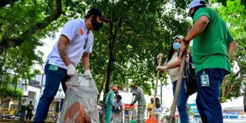 Emaar realizó jornada de limpieza en el parque central Simón Bolívar