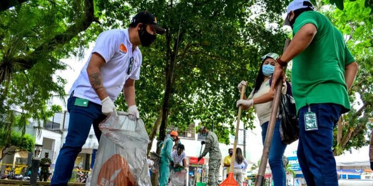 Emaar realizó jornada de limpieza en el parque central Simón Bolívar