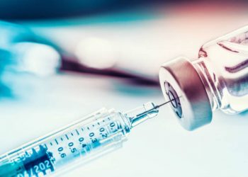 Vacuna COVID-19 podría distribuirse este año: directivas de Pfizer
