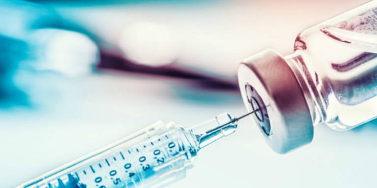 Vacuna COVID-19 podría distribuirse este año: directivas de Pfizer