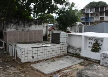 Habitantes aledaños al cementerio en Saravena denuncian que malos olores emanan de las bóveda