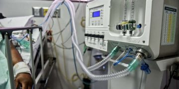 La principal causa de muerte entre enero y octubre en Colombia fue el coronavirus
