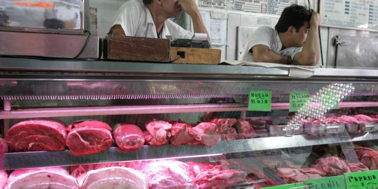 Tres carnicerías de la capital araucana fueron cerradas por autoridades en salud