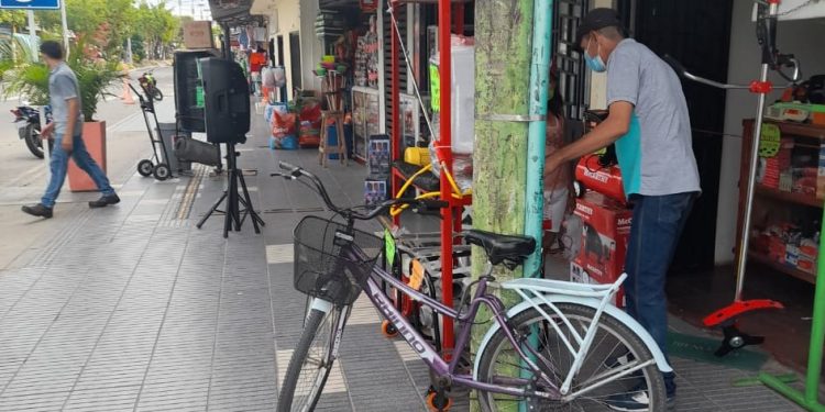 Denuncian apropiación del espacio público por parte de comerciantes en Arauca