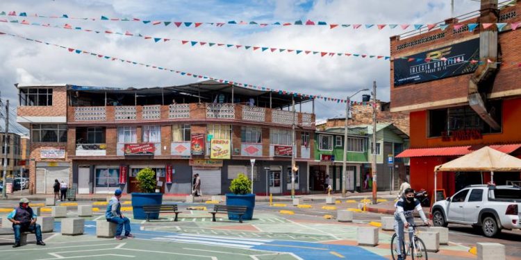 Niña de 14 años con machete se enfrentó a ladrones armados en Bogotá