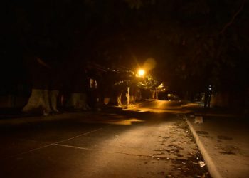 Carrera 19 a la altura del Materno Infantil y la Armada Nacional se mantiene a oscuras
