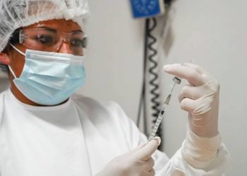 Van 1.241 colados en el proceso de vacunación en Colombia