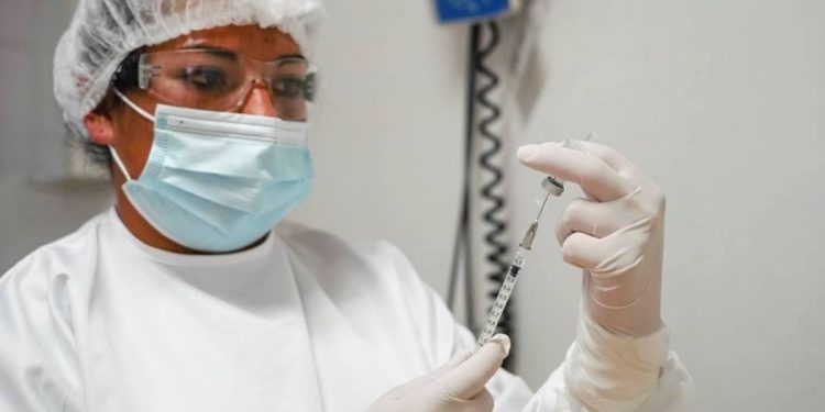 Van 1.241 colados en el proceso de vacunación en Colombia