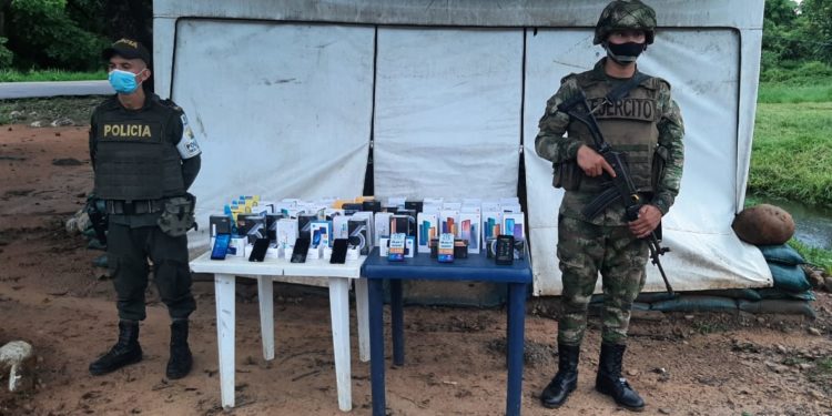 Contrabando: Autoridades confiscaron 52 celulares de origen asiático