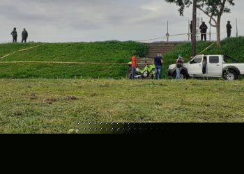 Semidesnudo y con signos de violencia hallan a hombre muerto en Tame