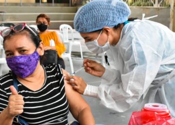 Covid-19: Arrancó la vacunación de educadores en la capital araucana
