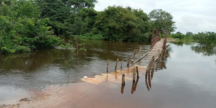 Puente de la vereda Cabuyare está a punto de caerse