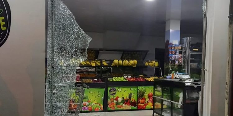 Desconocidos causaron daños a local comercial en Tame