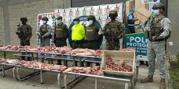 Grandes cantidades de chatarra y carne de contrabando fueron incautadas por las autoridades
