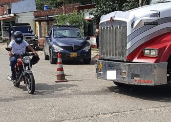 Comunidad de San Luis pide la reubicación de chatarrerías por causar taponamiento y daño de las vías