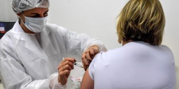 Así será el proceso para la tercera dosis de vacuna contra el covid-19 en adultos mayores