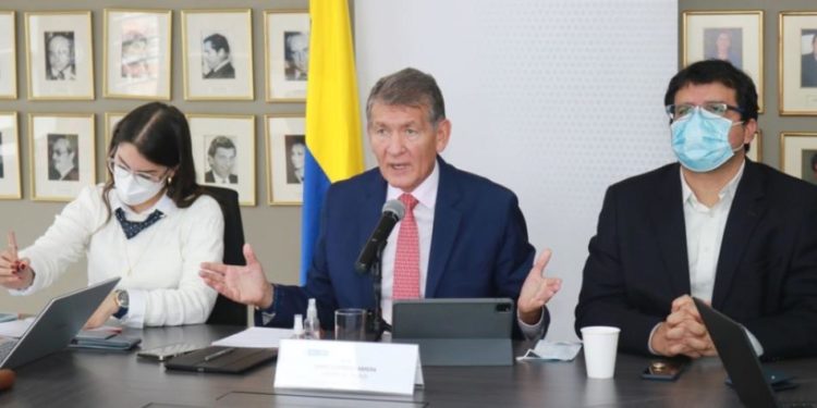 Salario mínimo: empresarios, centrales y Gobierno acuerdan que sea 1 millón