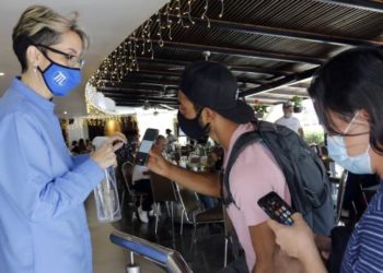Llegó el cuarto pico: aumento del 327 por ciento de contagios en una semana
