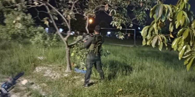Autoridades verifican autenticidad de foto de hombres del ELN en un asentamiento en Fortul