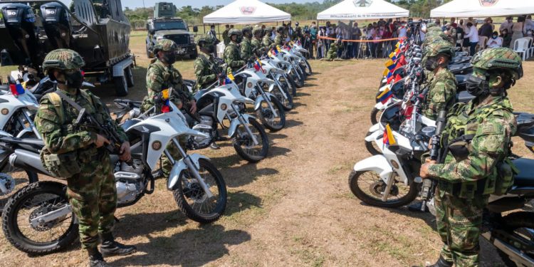 Entregan 4 botes de bajo calado y 24 motos para fortalecer seguridad en el departamento de Arauca