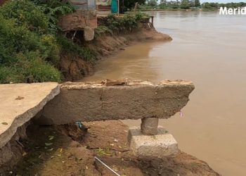 Algunas viviendas del barrio Miramar a punto de ser arrastradas por el río Arauca