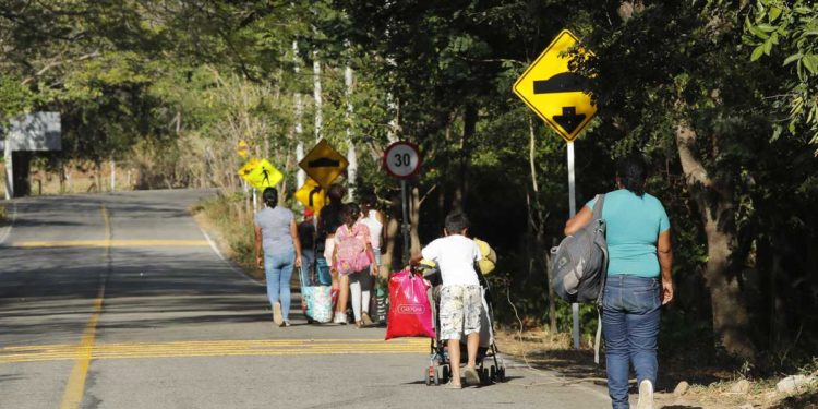 Este año, diariamente se han desplazado 38 personas en Arauca por acciones de los violentos