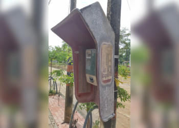 El teléfono monedero que se aferra a un poste en el barrio Pedro Nel Jiménez de Arauca