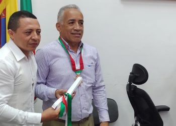 El maestro del arpa Nelson Acevedo, recibe la medalla «Arauca, Puerta de la Libertad»