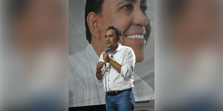 «Doble nacionalidad, doble militancia y delito de contrabando», por lo que demandan a Germán Rozo