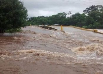 Alerta de desbordamiento del río Róyota.