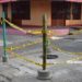 CUIDADO: Con guadua, tubos PVC y cinta señalizan obras de cambio de tapas de alcantarillado en Arauca