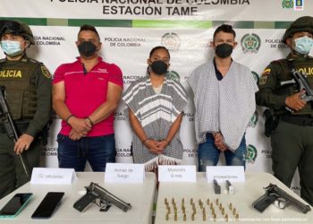 Dos hombres y una mujer fueron capturados por portar armas de fuego