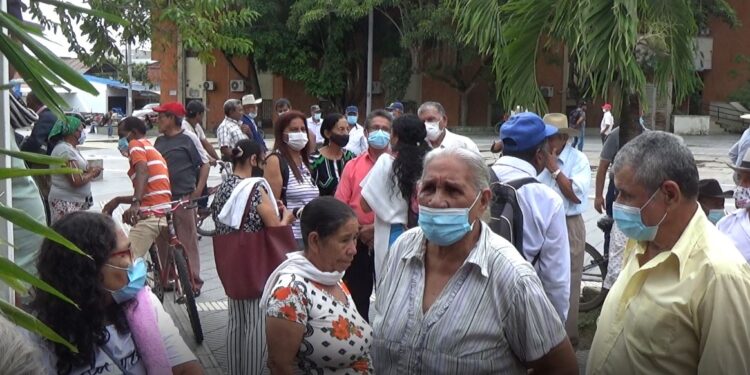 Adultos mayores protestaron en el Concejo de Arauca