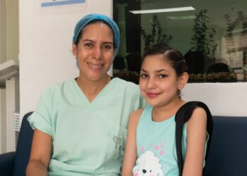 Cirujana colombiana es la primera mujer en implantar un corazón artificial en Latinoamérica
