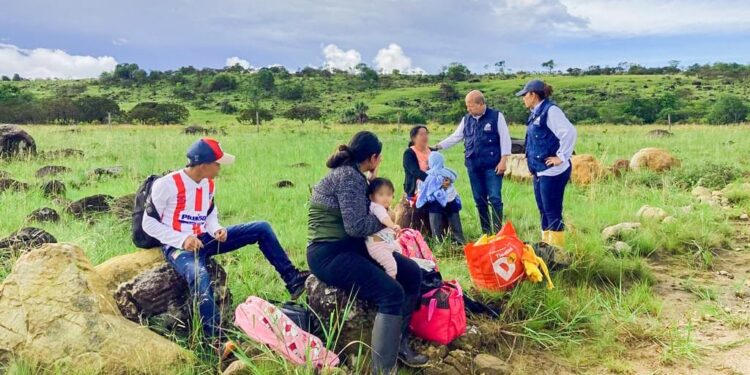Defensoría del Pueblo rescató a 5 personas que estaban confinadas en zona rural de Tame