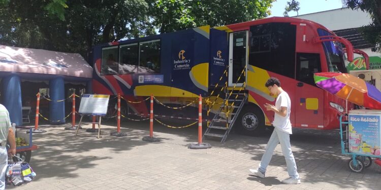 Bus de la Ruta del Consumidor llega a Arauca