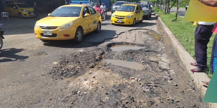 Arauca: Sigue inconformismo de taxistas por el pésimo estado de las vías