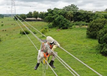 Terreno inestable podría afectar línea de transmisión en el Oriente del País