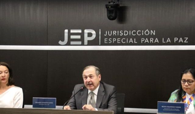 JEP abre caso 08 que investigará los crímenes cometidos por la fuerza pública, otros agentes de Estado en asocio con grupos paramilitares