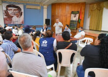 En reunión con docentes y autoridades se analizó situación de amenazas de 13 educadores de la región araucana