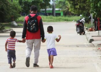 Enfrentamientos entre guerrillas dejan a 150 niños sin escuela en zona rural del departamento de Arauca
