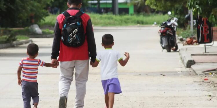 Enfrentamientos entre guerrillas dejan a 150 niños sin escuela en zona rural del departamento de Arauca
