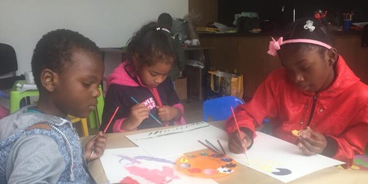 Denuncian fallas en el sistema educativo para visibilizar a la niñez afrodescendiente en la región