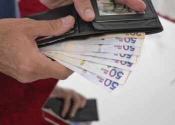Salario mínimo en Colombia subió un 16 %: quedará para 2023 en $1,160.000
