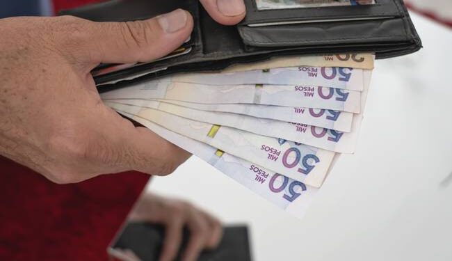 Salario mínimo en Colombia subió un 16 %: quedará para 2023 en $1,160.000