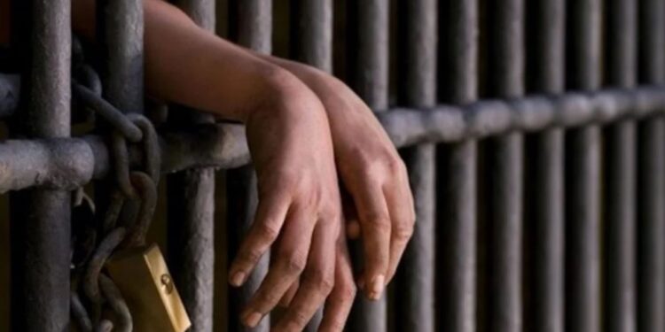 A cárcel un hombre por el presunto abuso contra su hijastra de 14 años