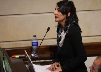 Ministra Irene Vélez se salva de segunda moción de censura