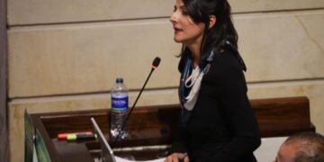 Ministra Irene Vélez se salva de segunda moción de censura