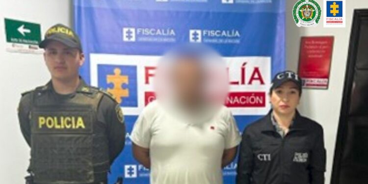 Envían tras las rejas a profesor de inglés por presunto abuso sexual a una alumna menor de edad